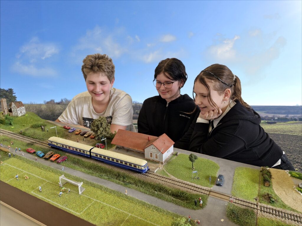 Großer Bahnhof für kleine Züge Großer Bahnhof für kleine Züge